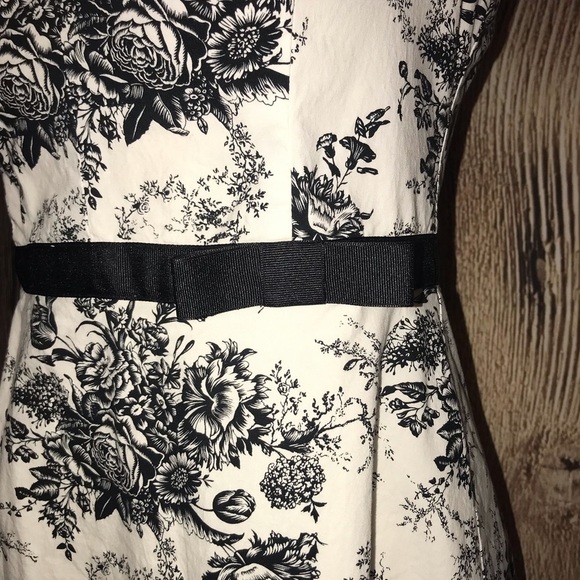 CITY TRIANGLES B&W FLORAL DRESS SIZE 9 - Picture 3 of 6